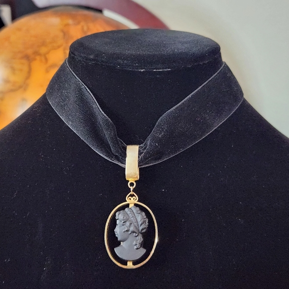 Jewelry | Vintage 7s Gold Black Cameo Velvet Choker Necklace | Poshmark